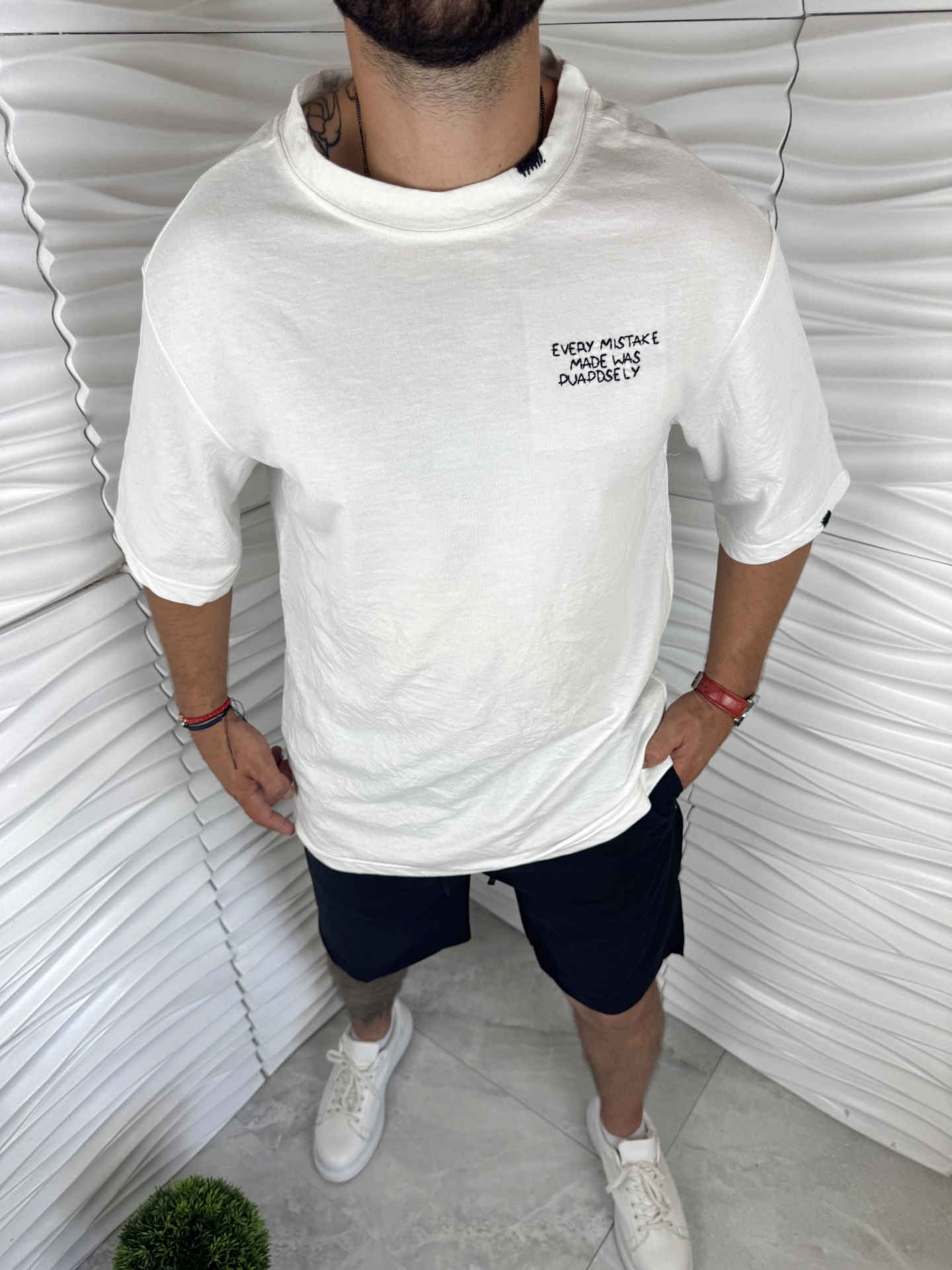 Мъжка тениска "oversized" в  бял цвят  с надпис 