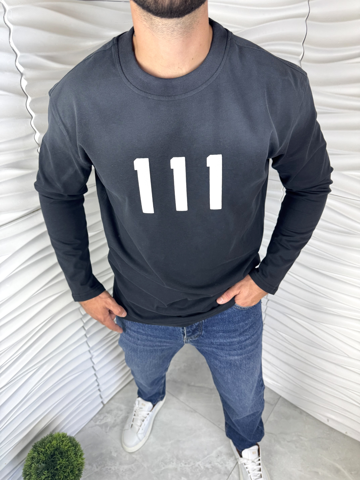 Мъжка блуза в черен цвят с приливащ ефект