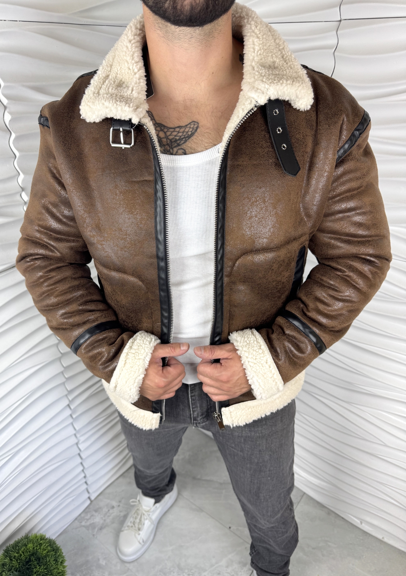Мъжко топло зимно яке в кафяво с бял каракул