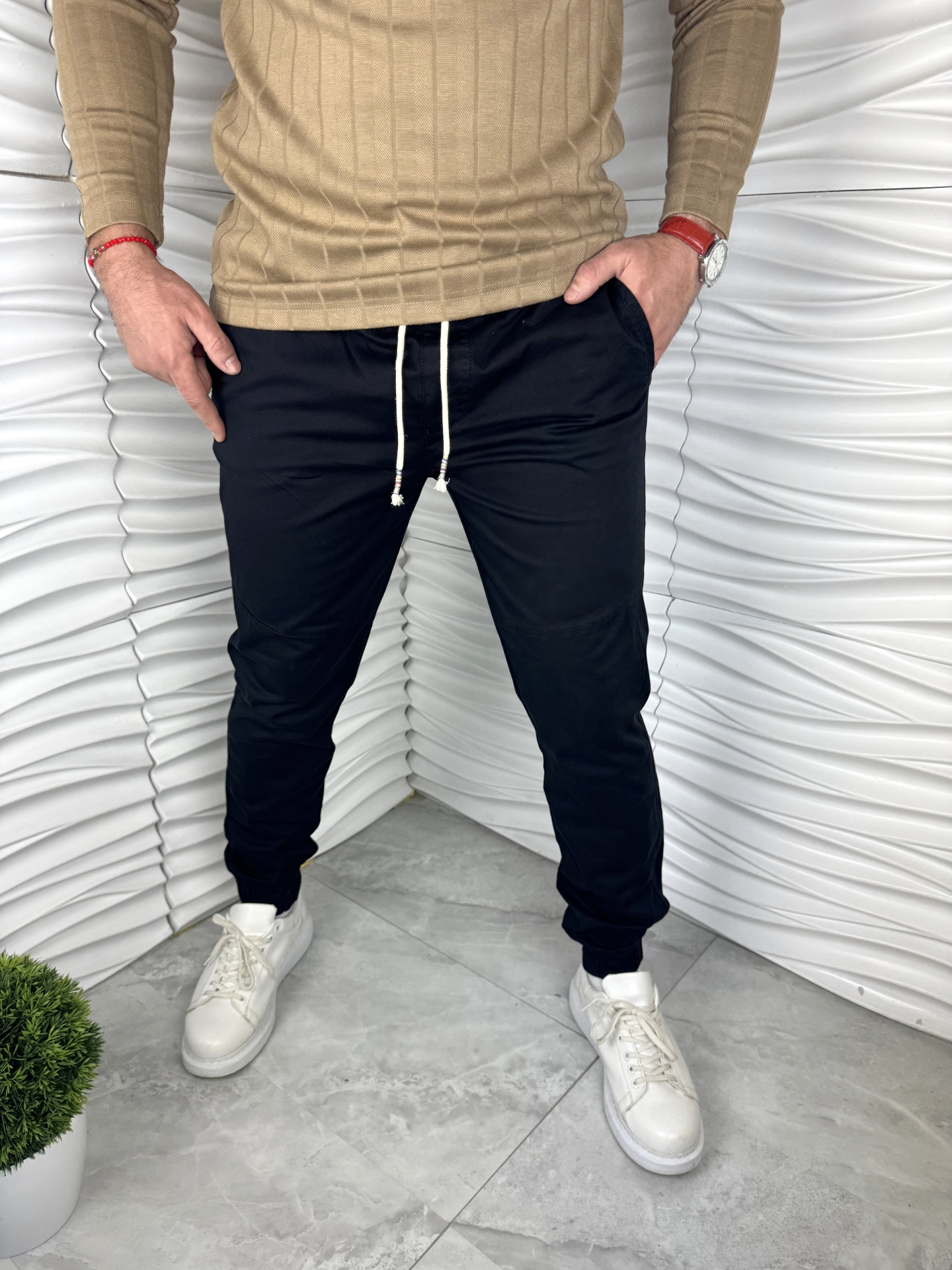 Мъжки изчистено спортно долнище в черен цвят 