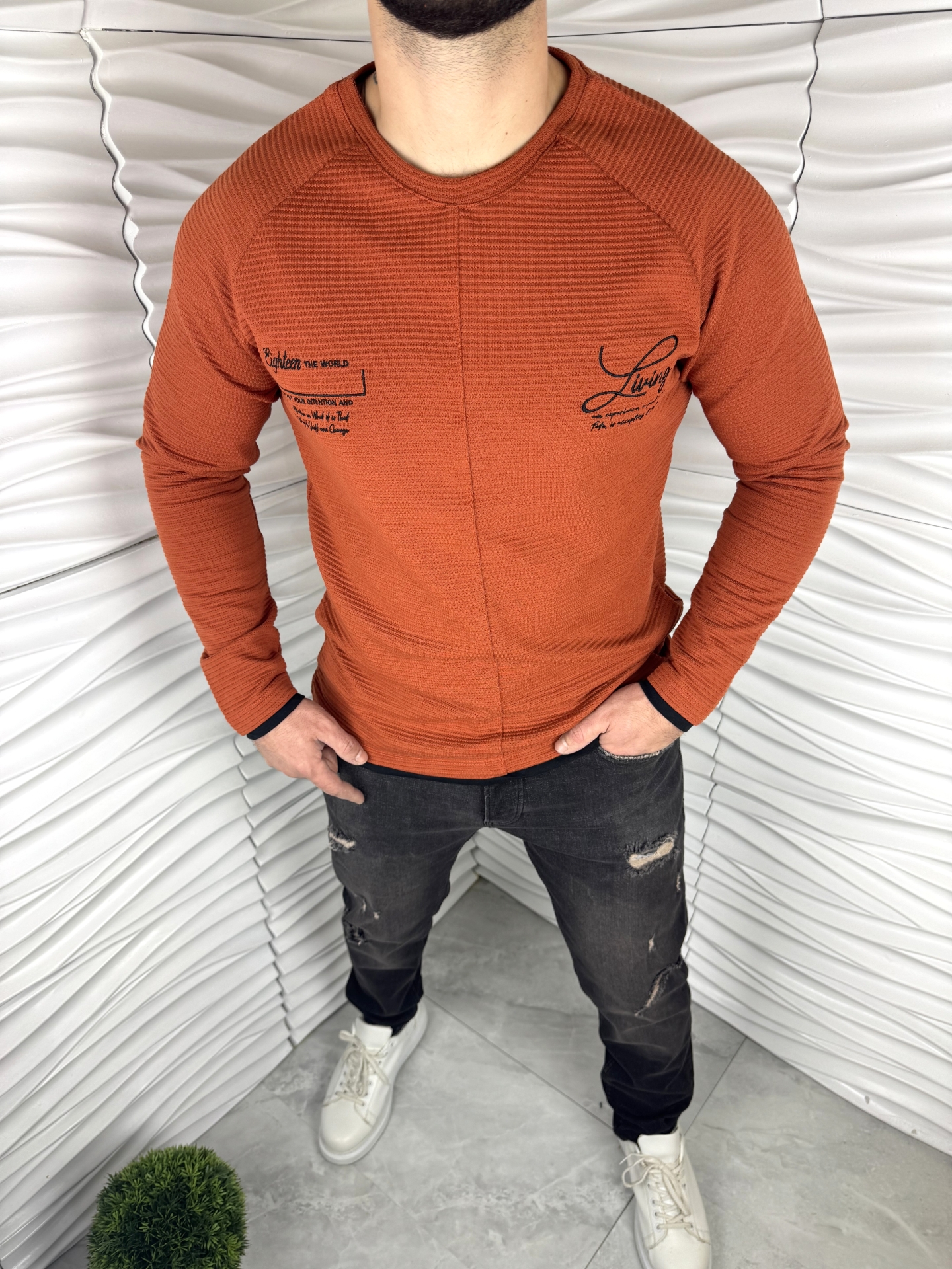 Мъжка блуза в оранжев цвят с черен надпис отпред 