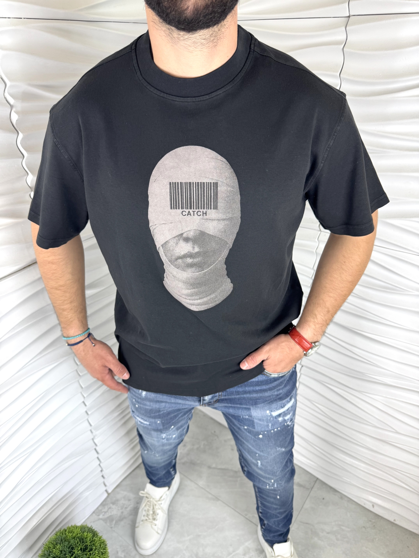 Мъжка тениска в черен цвят с щампа 