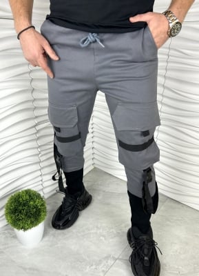 Мъжко спортно долнище в сиво с големи предни джобове 