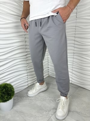 Мъжко изчистено спортно долнище в сиво