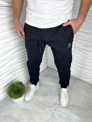 Мъжко ватирано спортно долнище в черен цвят 