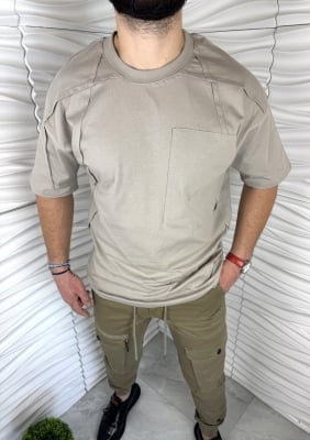 Мъжка тениска в сив цвят с ефектни ръбове 