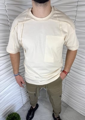 Мъжка тениска в бежов цвят с ефекти  ръбове 