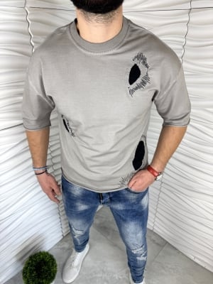 Мъжка тениска в сив цвят с ефектна визия