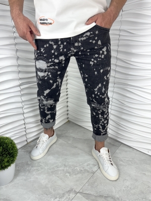 Мъжки дънки в черен цвят с пръски боя 