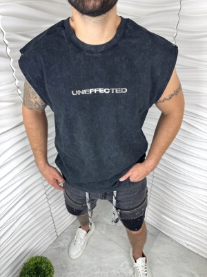 Мъжка тениска в черно без ръкави с надпис 