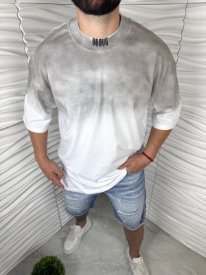 Мъжка тениска в бял цвят с надпис на врата