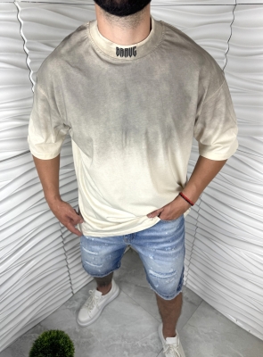 Мъжка тениска в бежов цвят с надпис на врата 