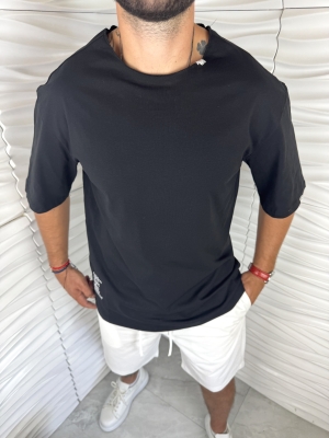 Мъжка тениска "oversized" в черно с надпис 