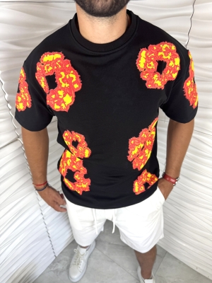 Мъжка тениска в черно с щампи 