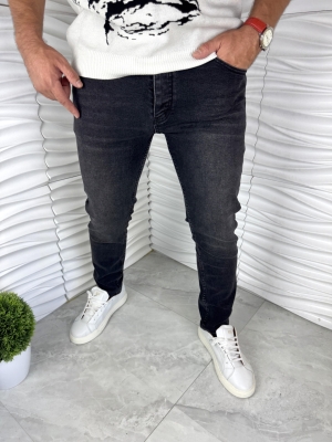 Мъжки дънки в черен цвят с лек избелял ефект 