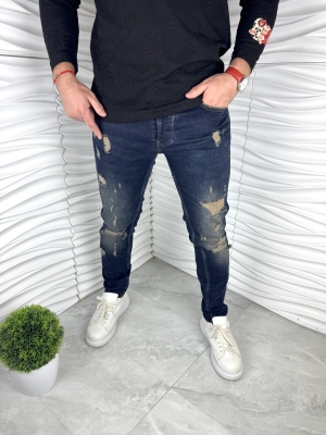 Мъжки дънки в син цвят с накъсан ефект 