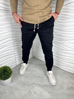 Мъжко спортно долнище в черен цвят 