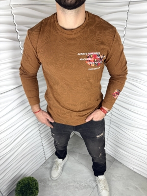 Мъжка блуза в кафяв цвят с надпис отпред 