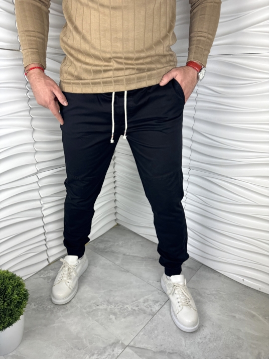 Мъжки изчистено спортно долнище в черен цвят 