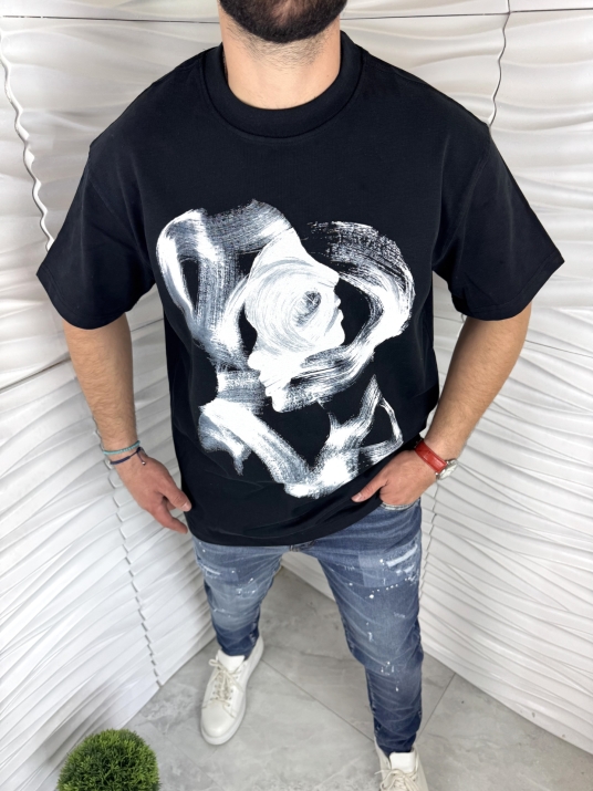 Мъжка тениска в черен цвят с бяла боя 